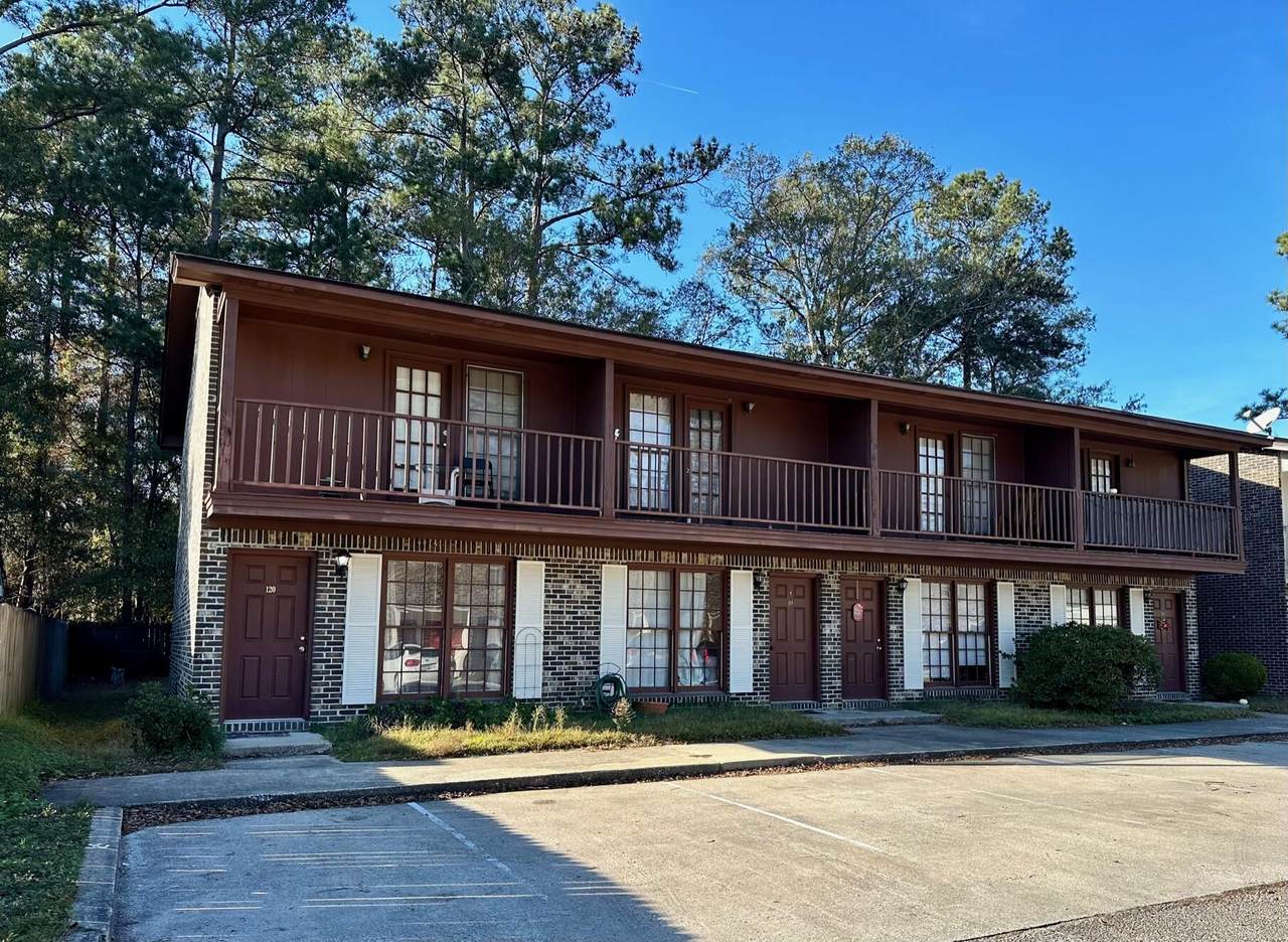 114 Colonial Court - Photo 1