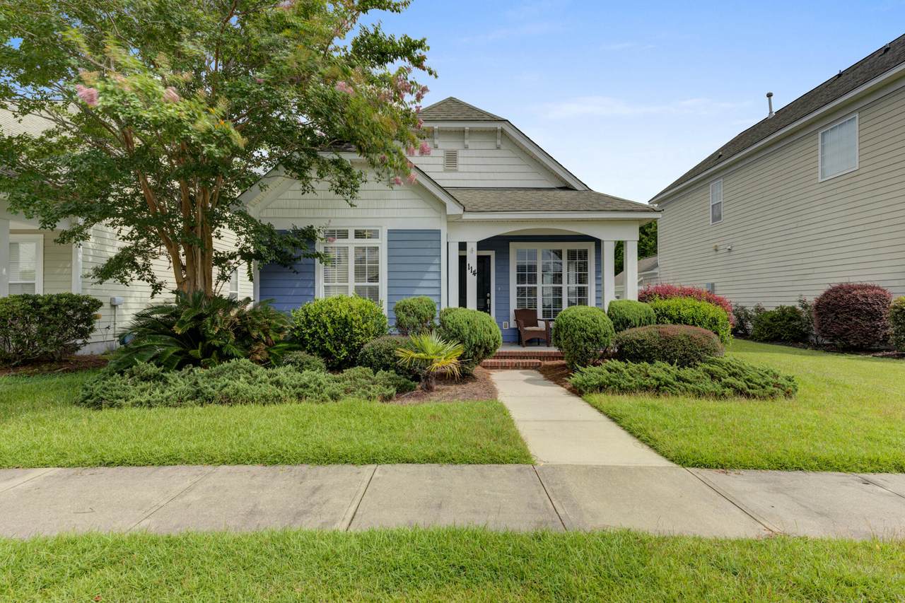 114 Foxglove Avenue - Photo 1