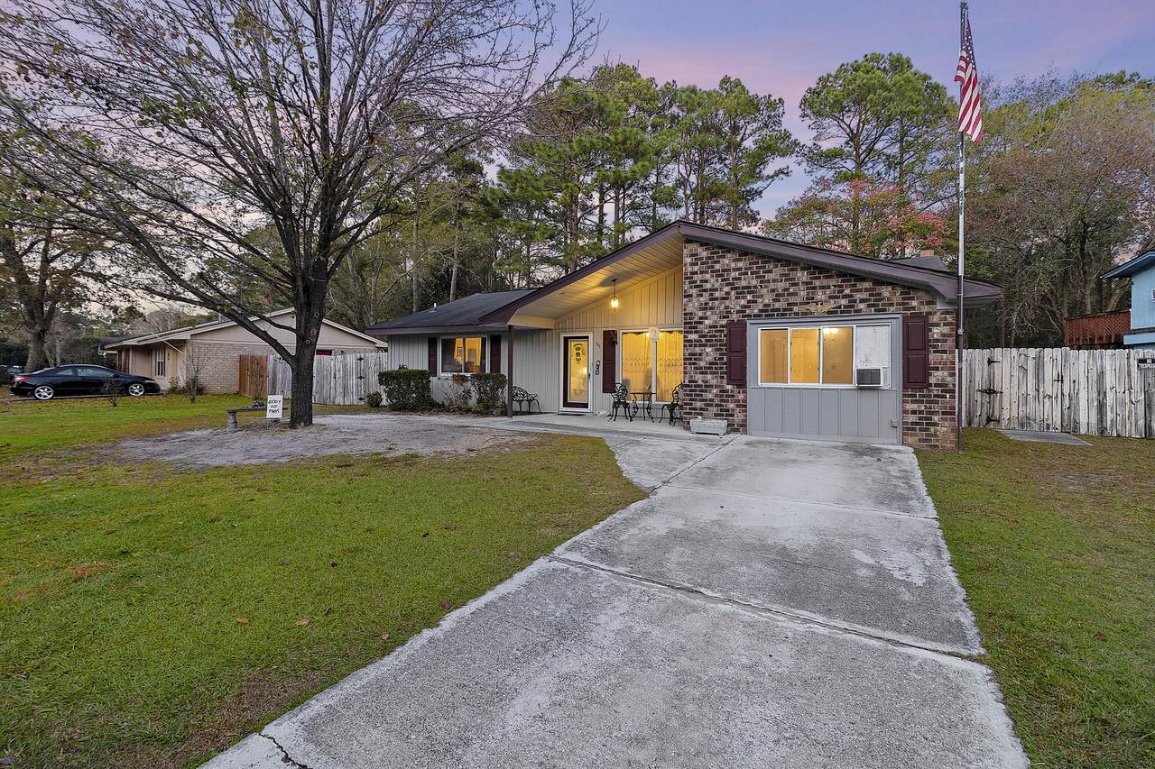 105 Ford Court - Photo 1