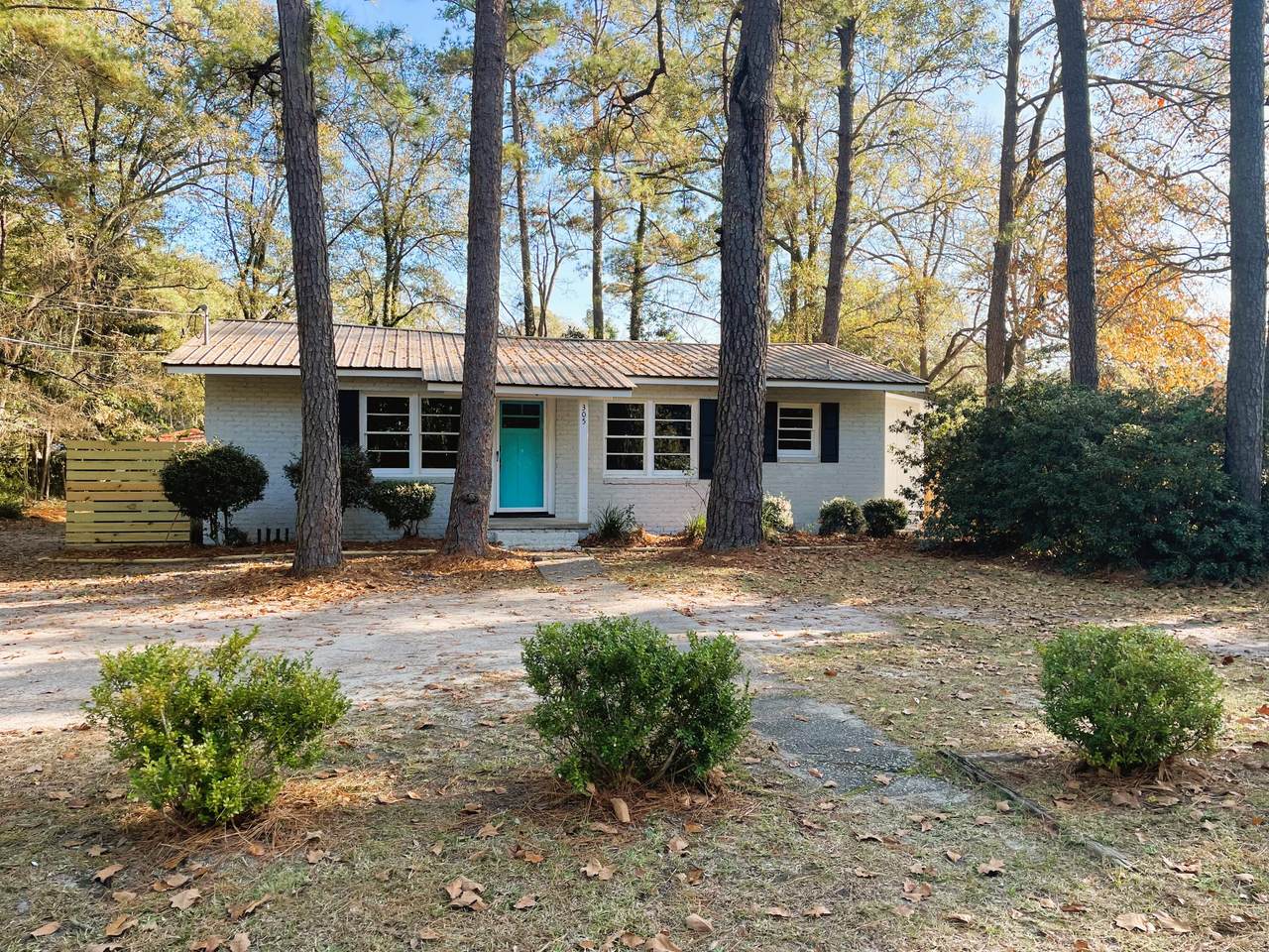 305 Forest Circle - Photo 1