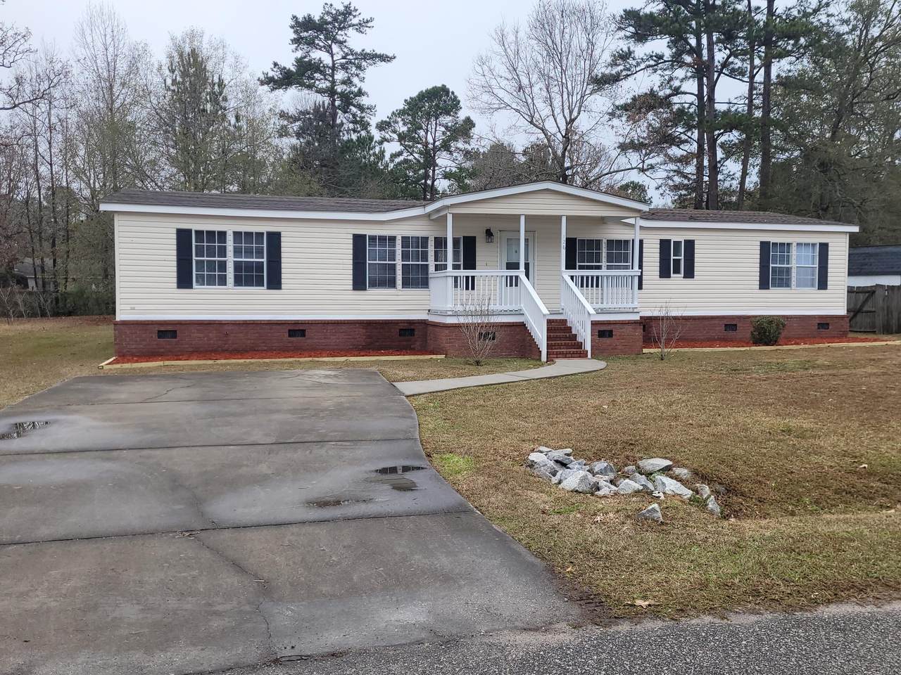 126 Fall Creek Boulevard - Photo 1