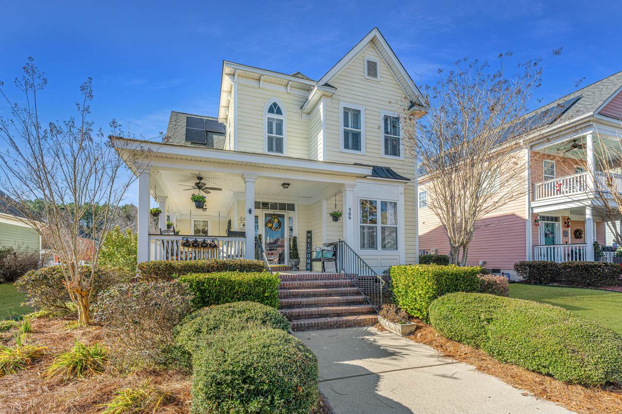 306 Hydrangea Street - Photo 1