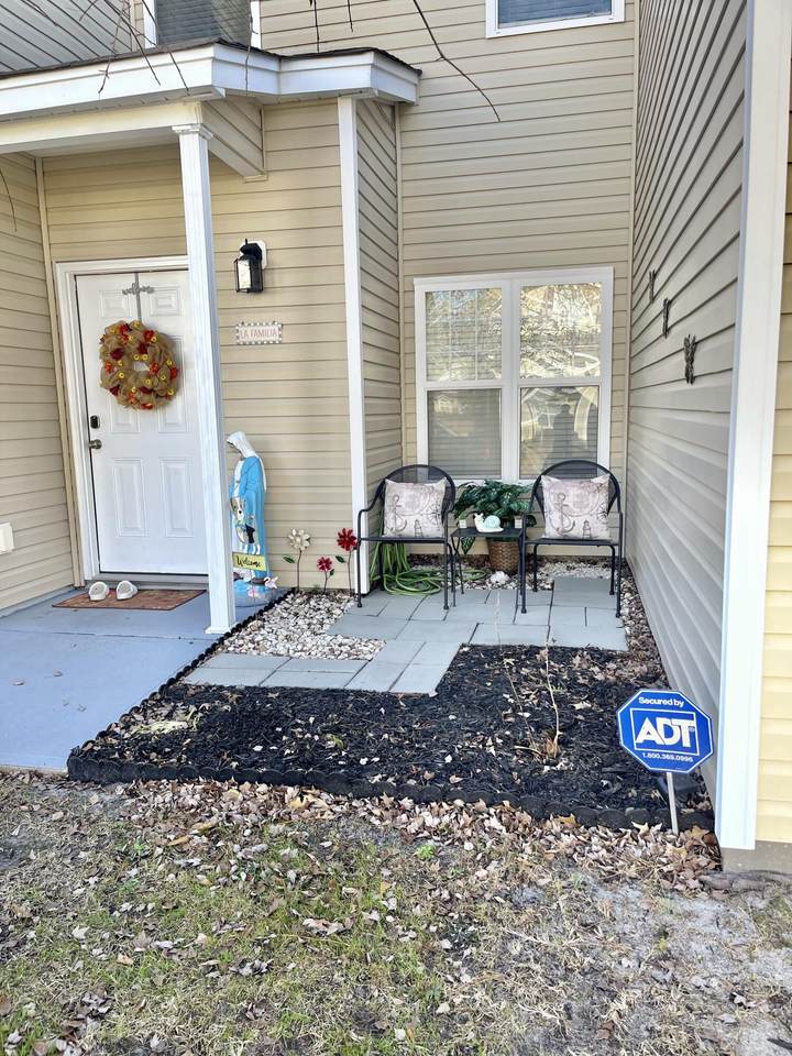 221 Grand Oaks Drive - Photo 1