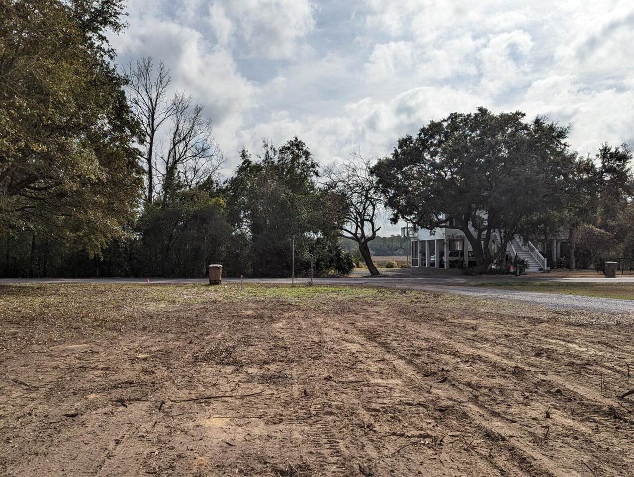 2048 Sol Legare Road - Photo 1