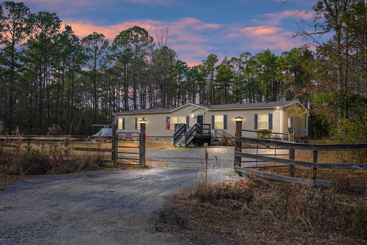 834 Barefoot Lane - Photo 1