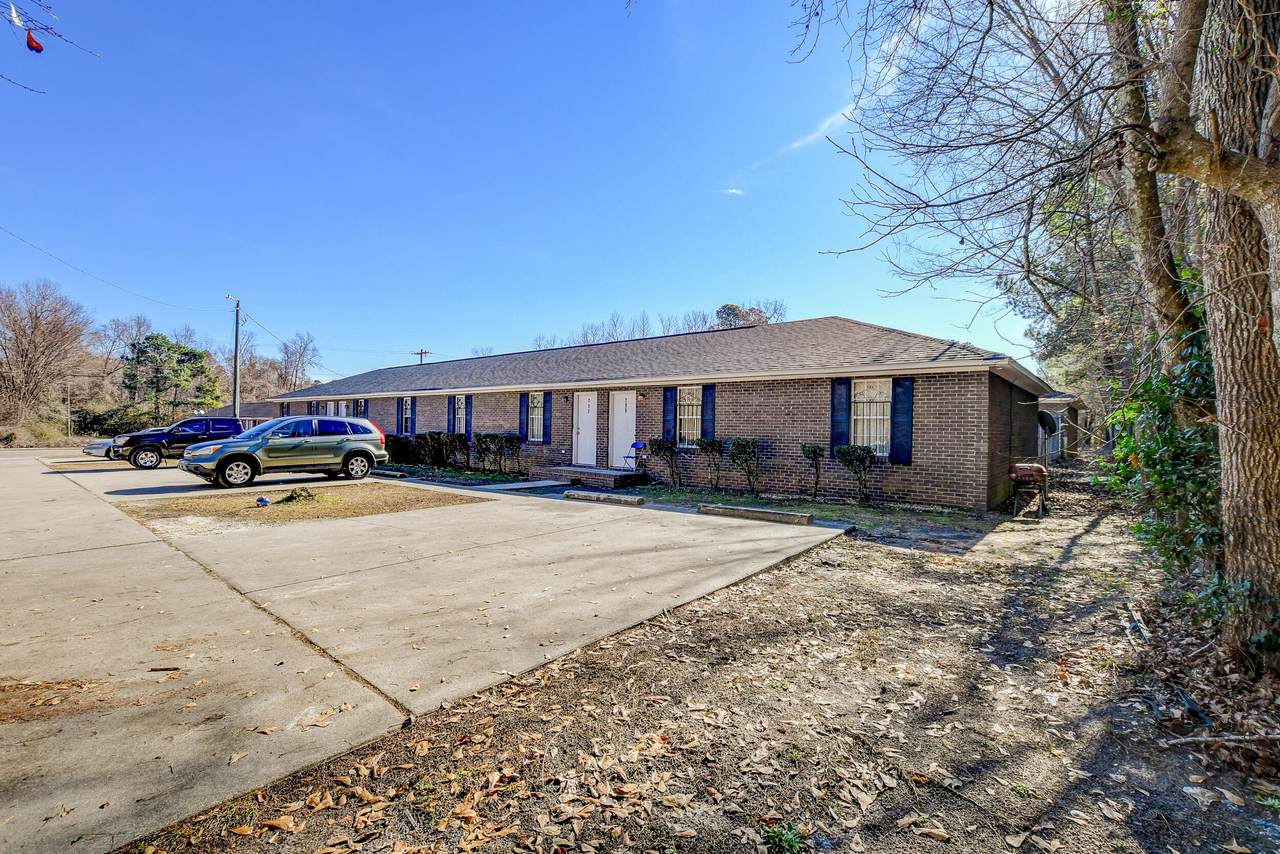 715 Kings Road - Photo 1