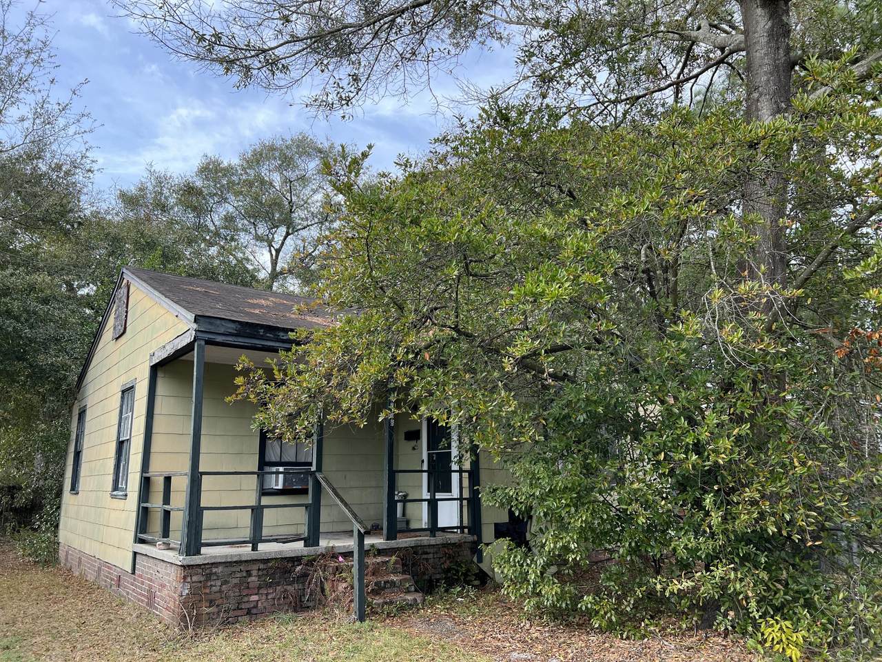 2738 Surrey Drive - Photo 1