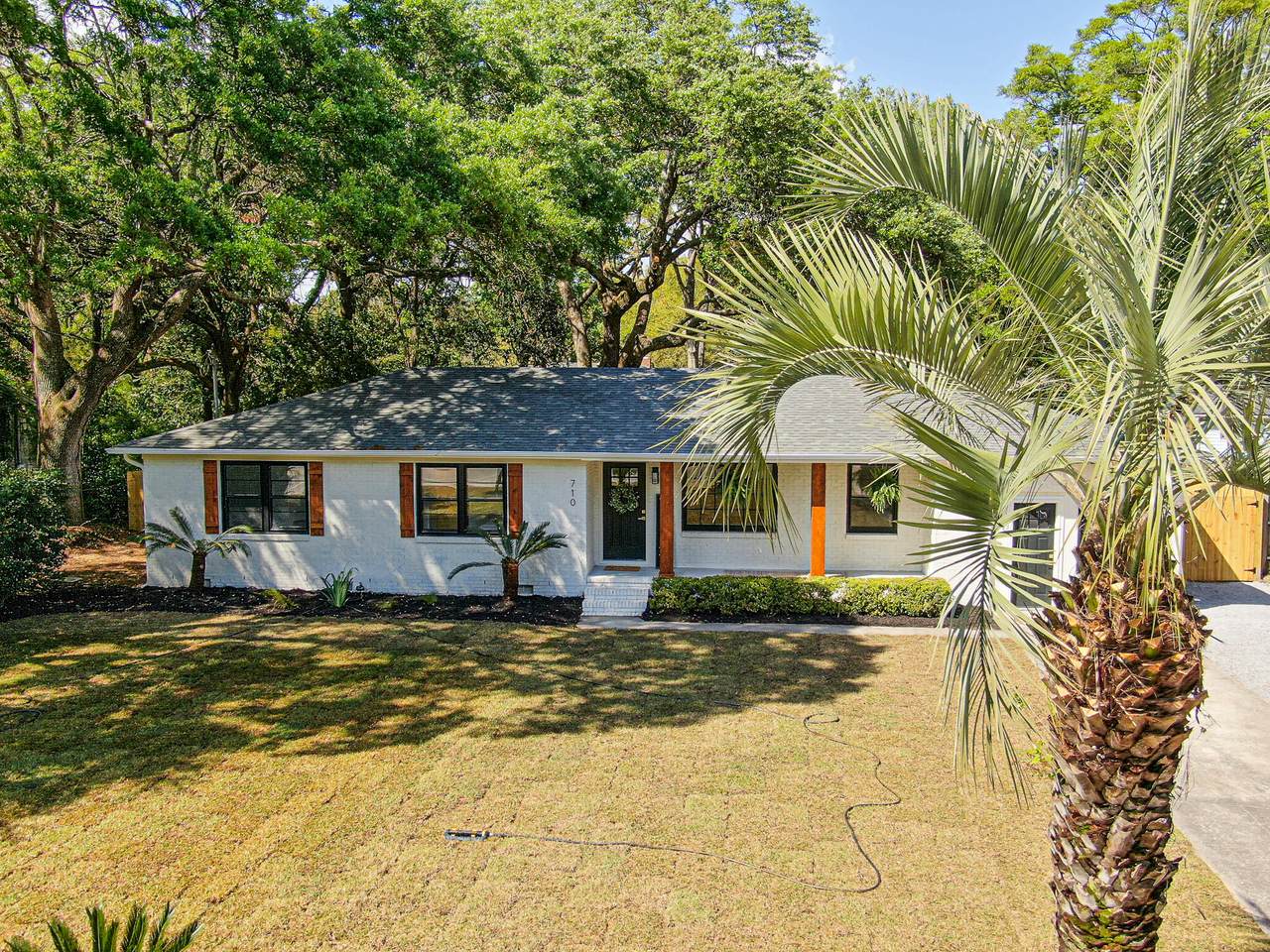 710 Harbor View Road, Charleston, SC 29412 (23007290) The Cassina Group