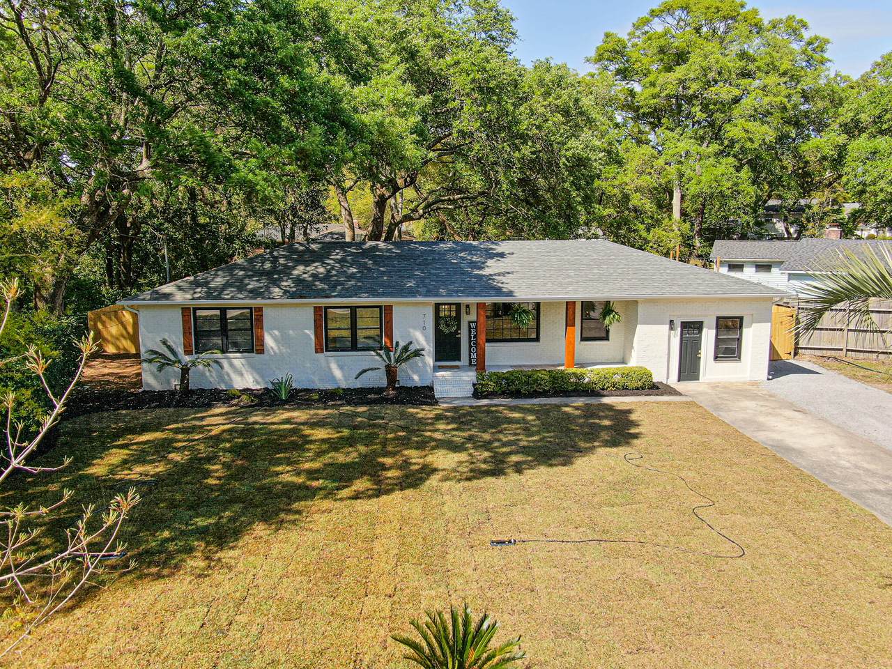 710 Harbor View Road, Charleston, SC 29412 (23007290) The Cassina Group