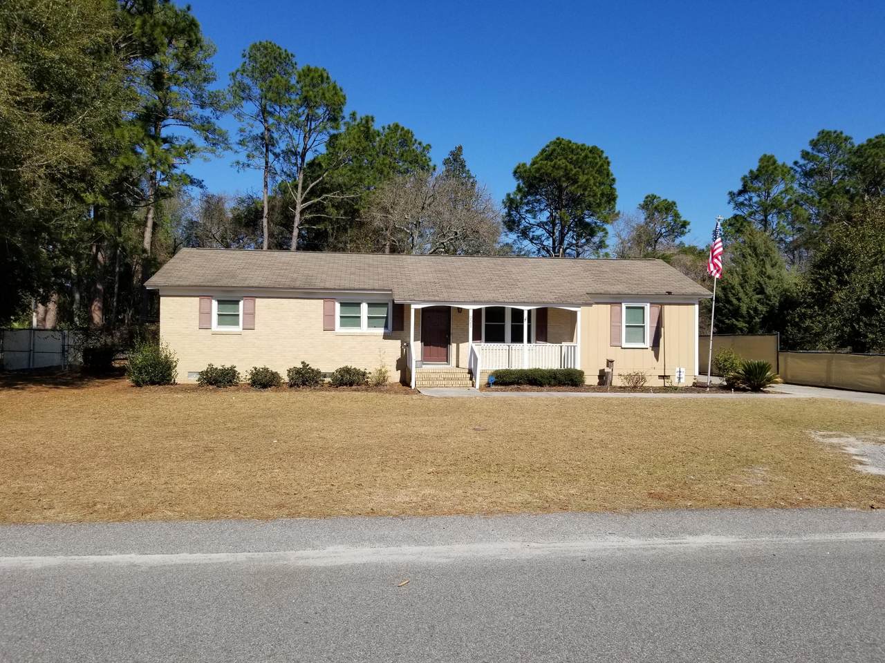 221 Carolina Circle - Photo 1