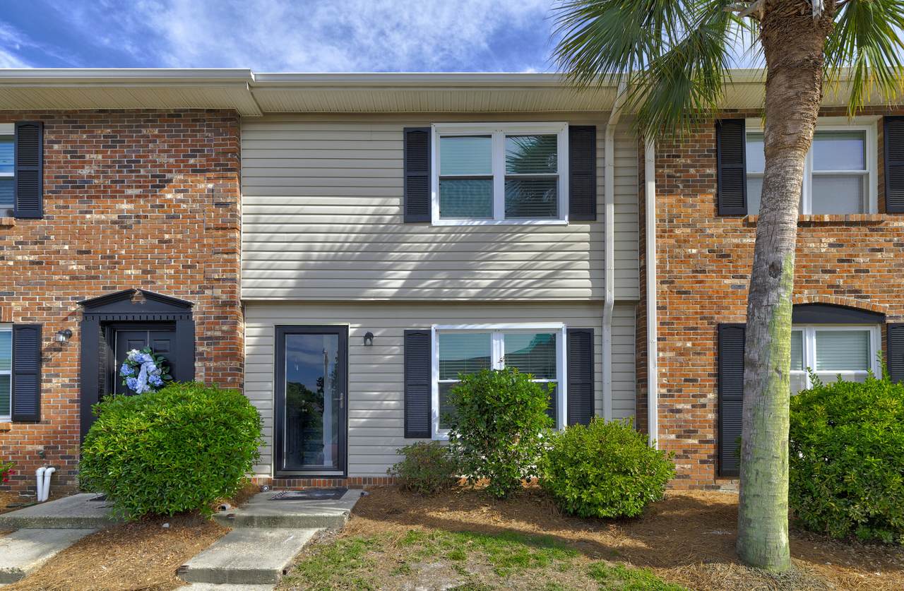 415 Parkdale Drive - Photo 1