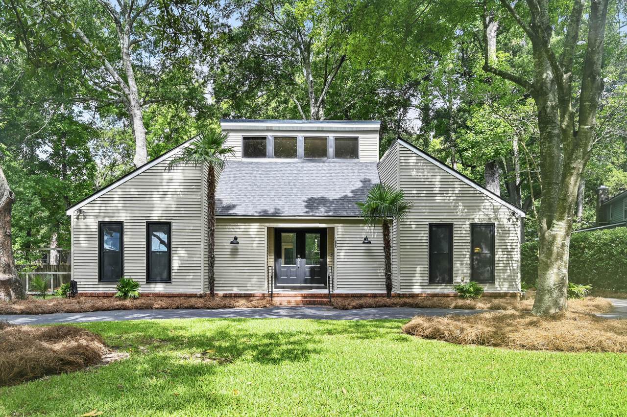 1052 Royalist Road - Photo 1
