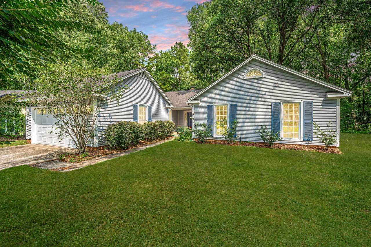128 Wainwright - Photo 1