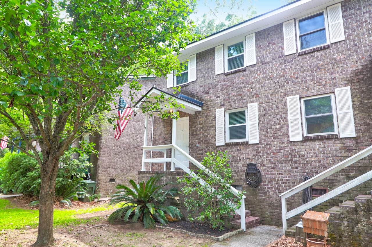 1498 Theresa Drive - Photo 1