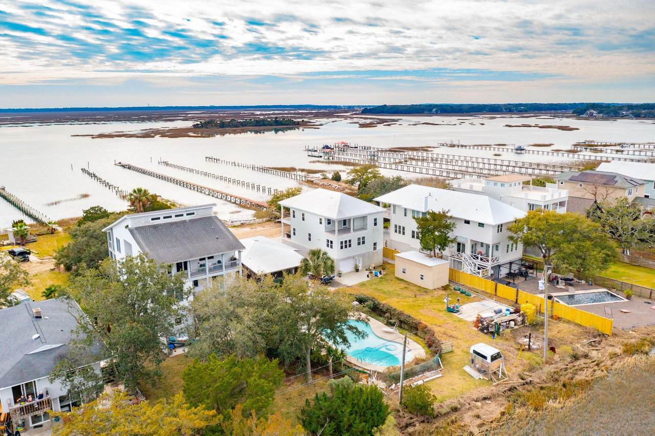 924 Oceanview Road - Photo 1