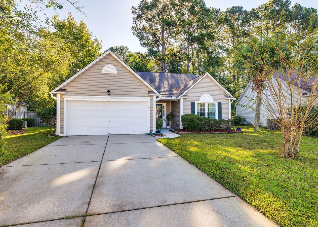 1484 Wellesley Circle - Photo 1