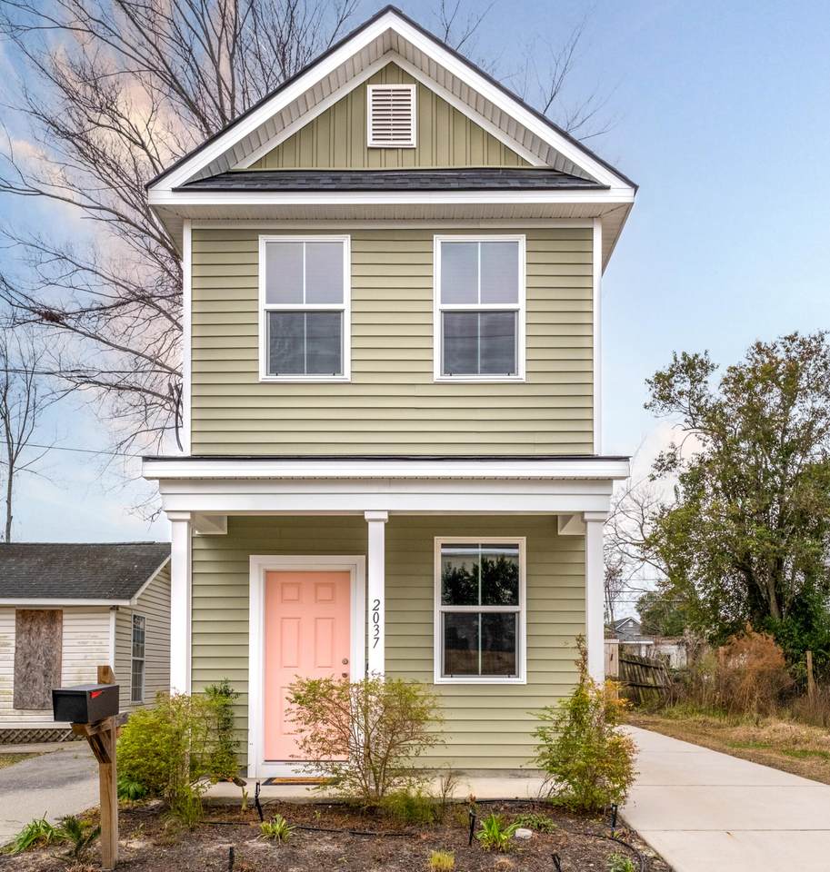 2037 Arbutus Avenue - Photo 1