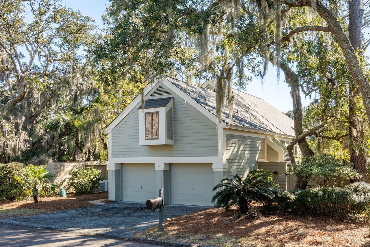 1019 Embassy Row Way - Photo 1