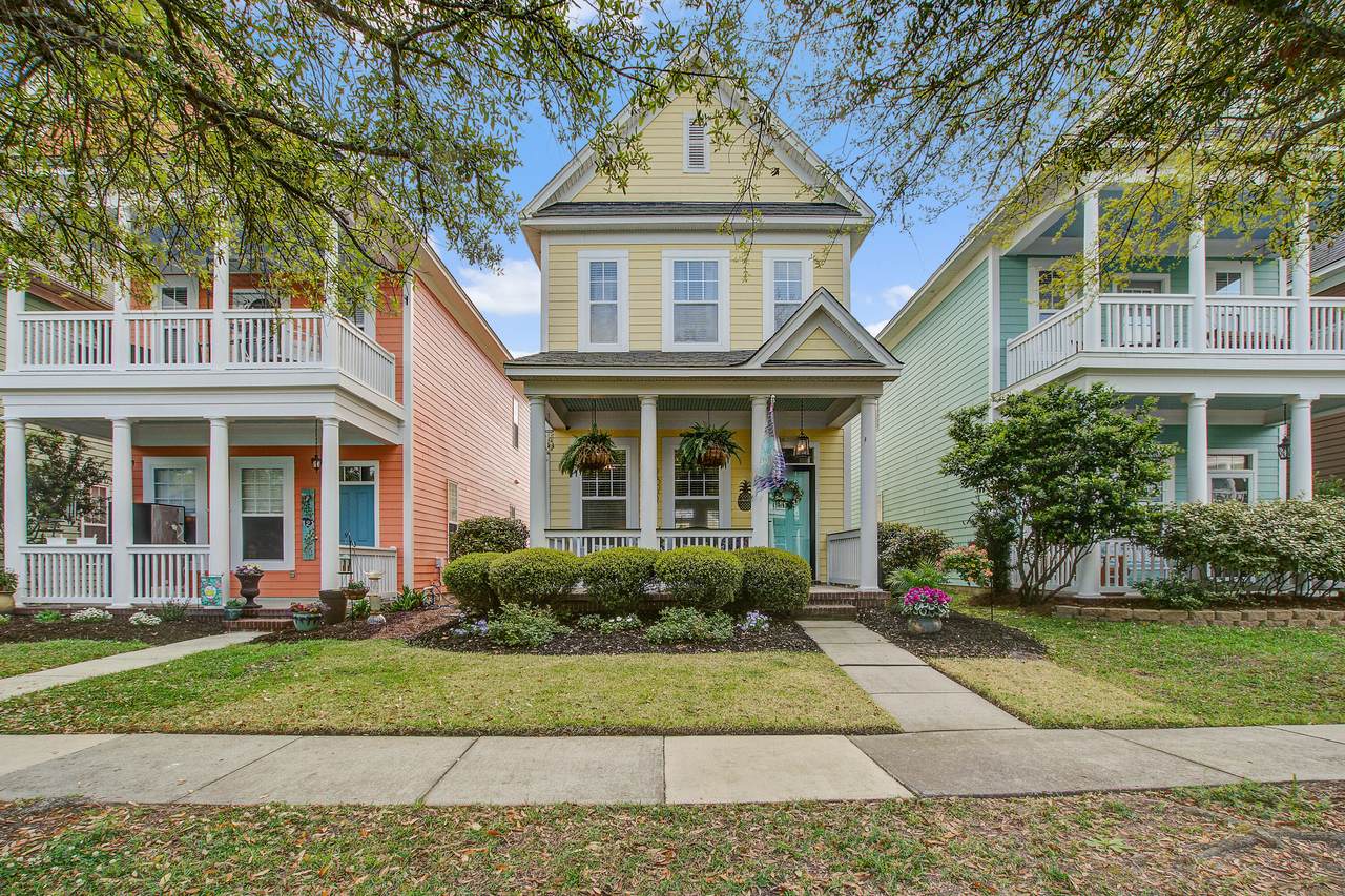 123 Hyacinth Street - Photo 1