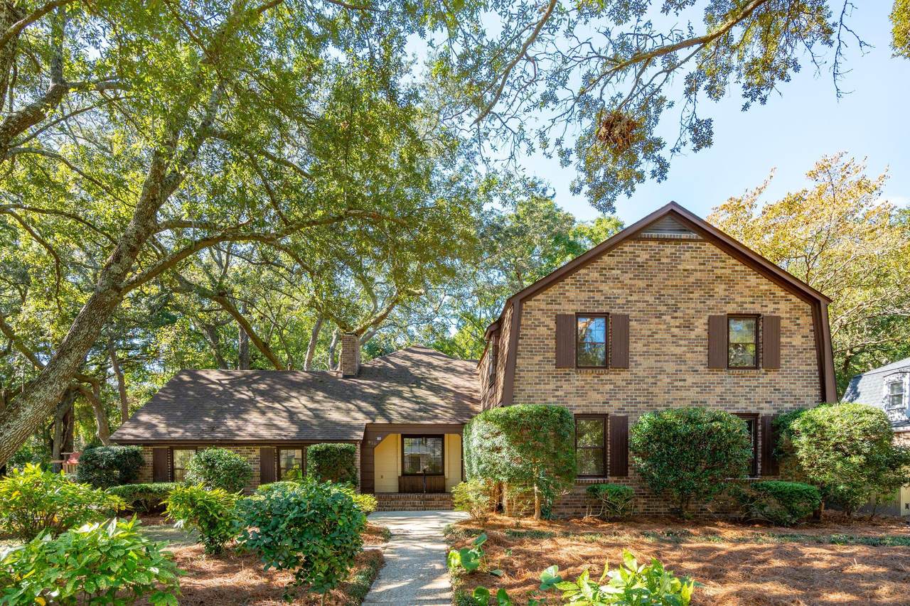 810 Creekside Drive - Photo 1