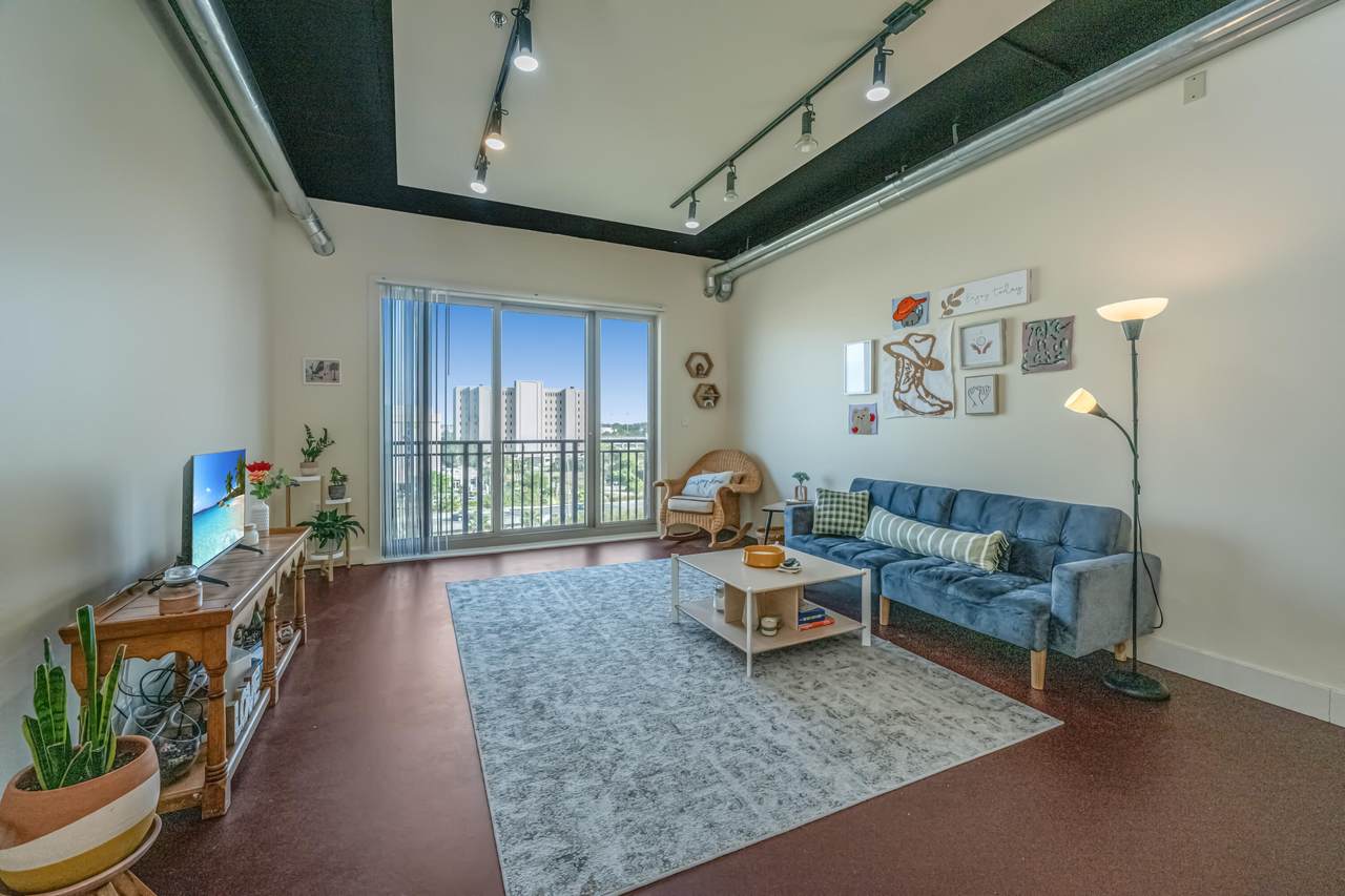 150 Bee Street - Photo 1