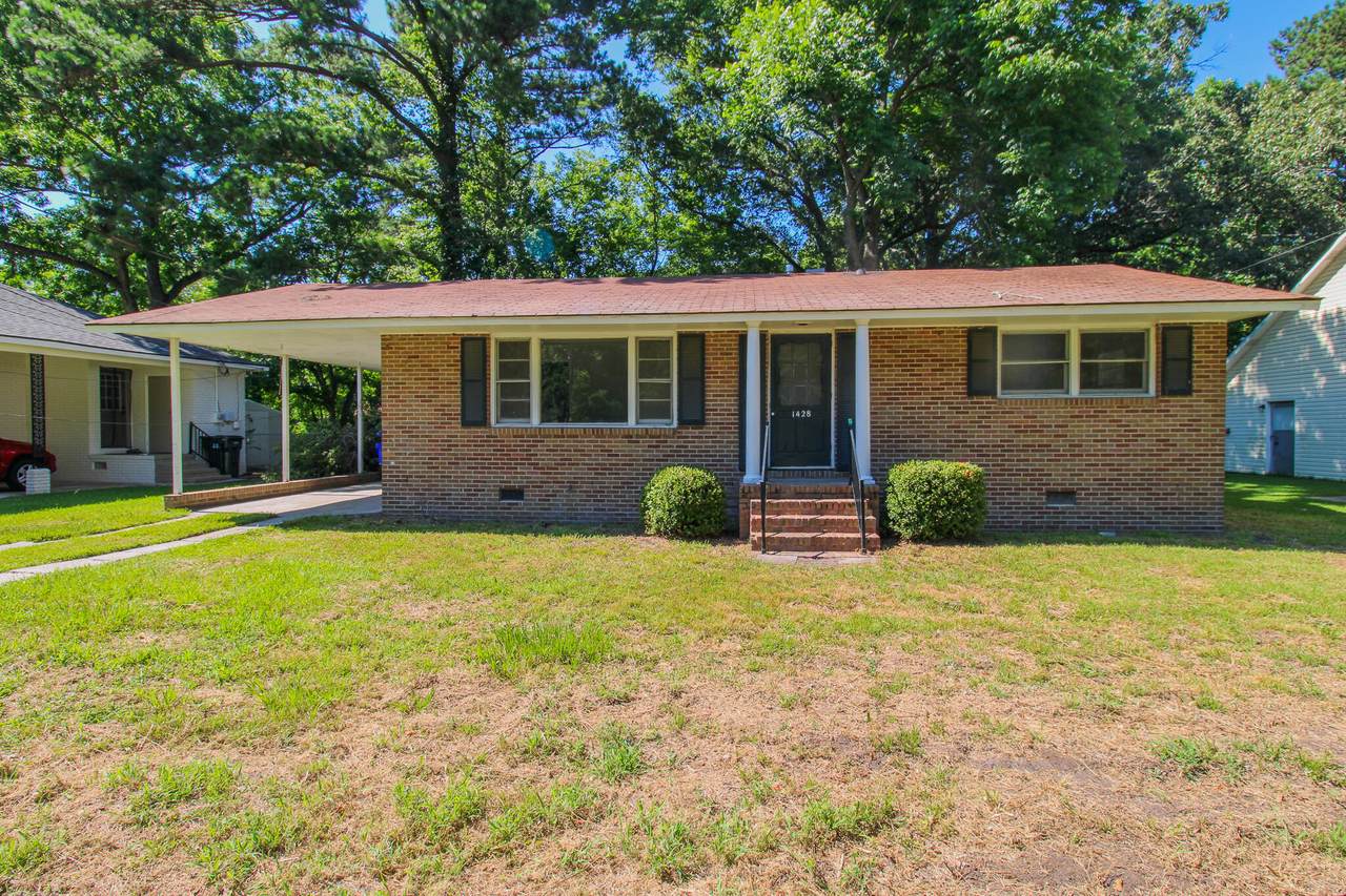 1428 Sherwood Drive - Photo 1