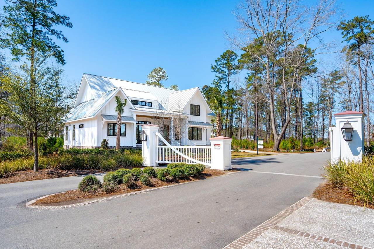 105 Peninsula Drive - Photo 1