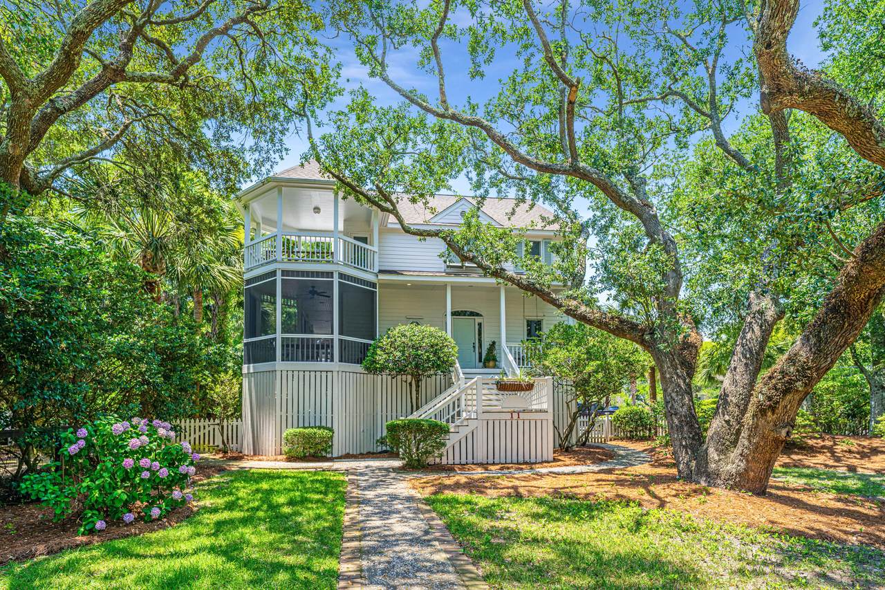 11 49th Avenue - Photo 1