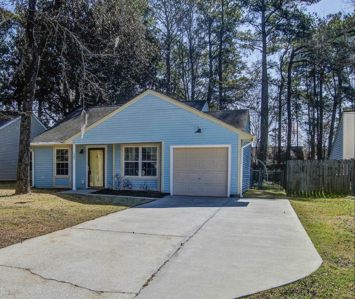 122 Robert Drive - Photo 1