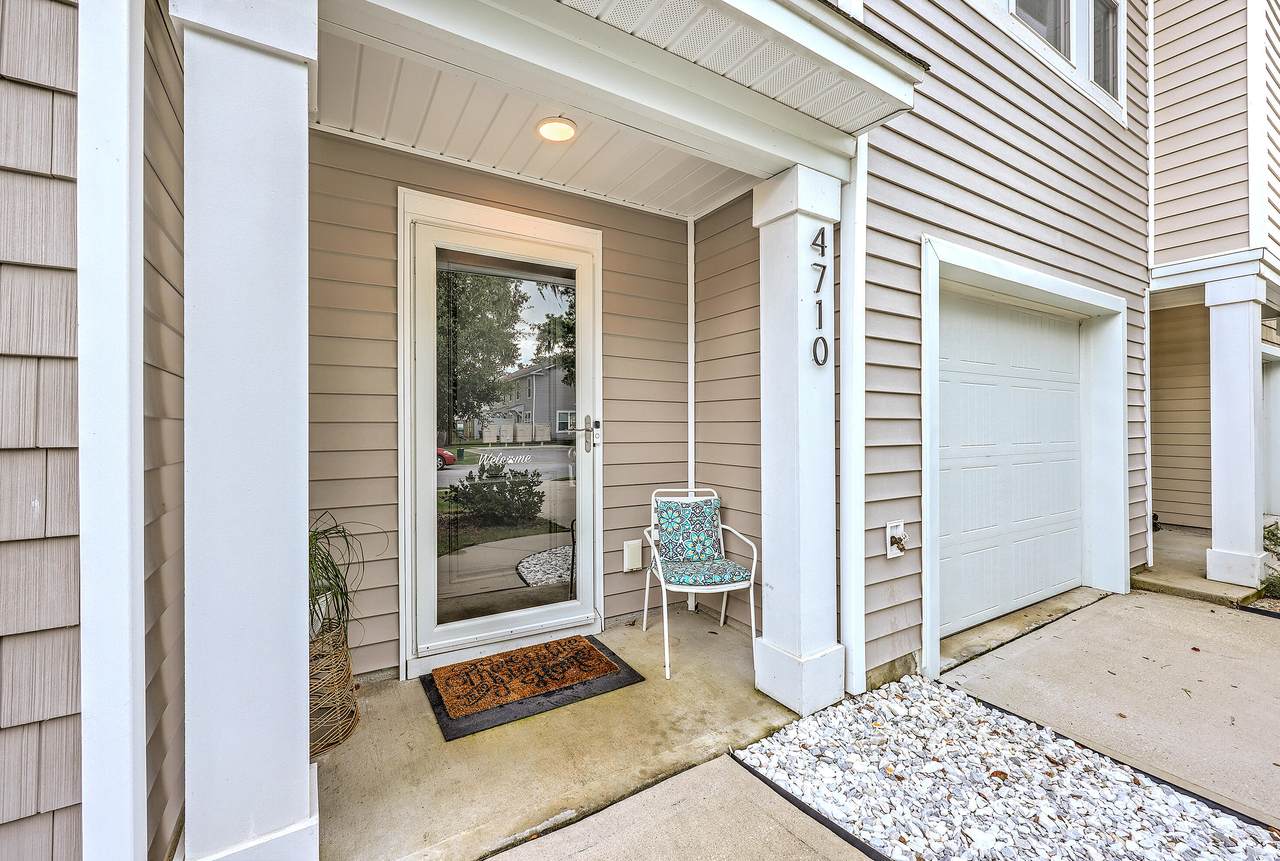 4710 Palm View Circle - Photo 1