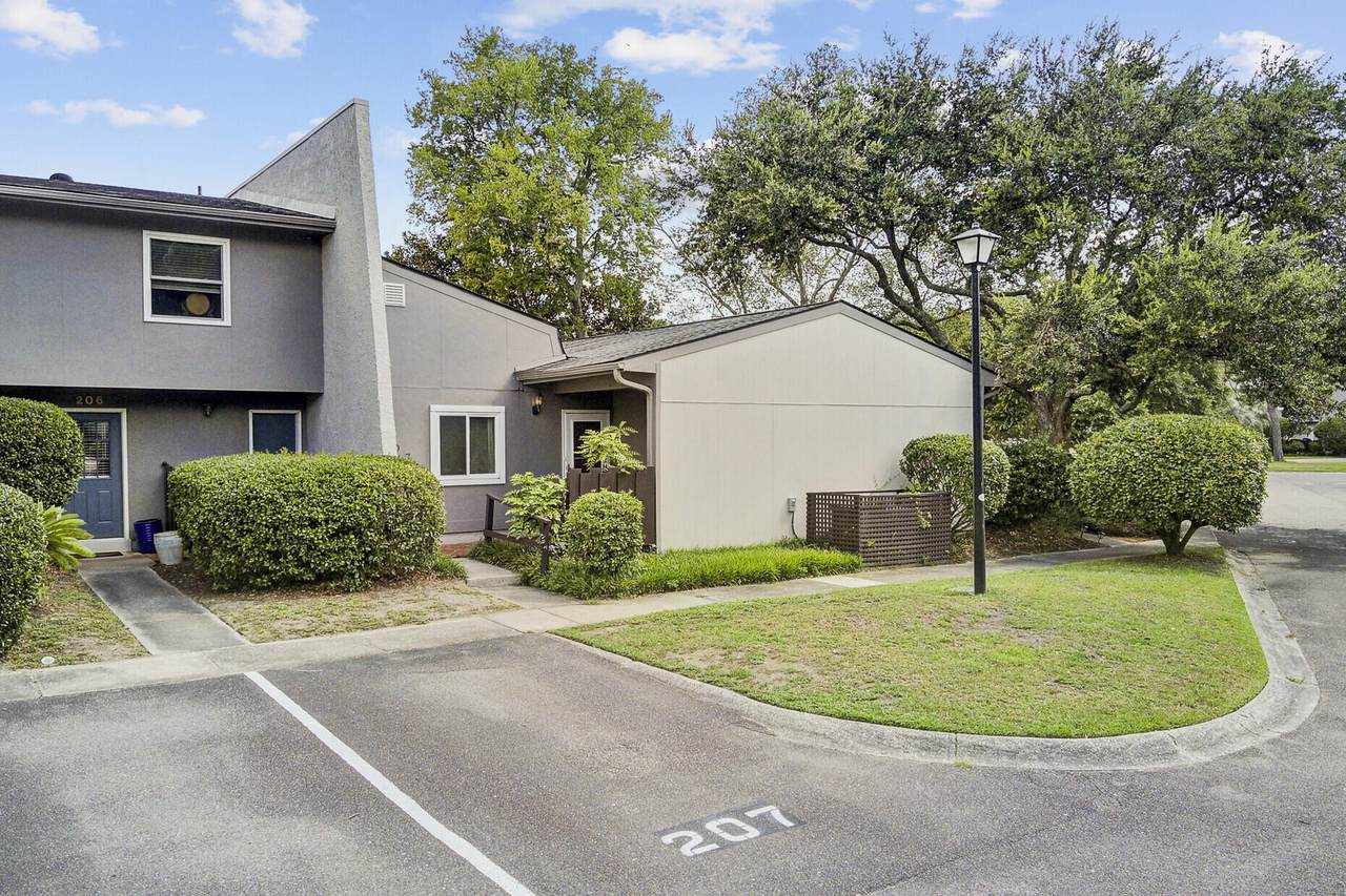 207 Ventura Place - Photo 1