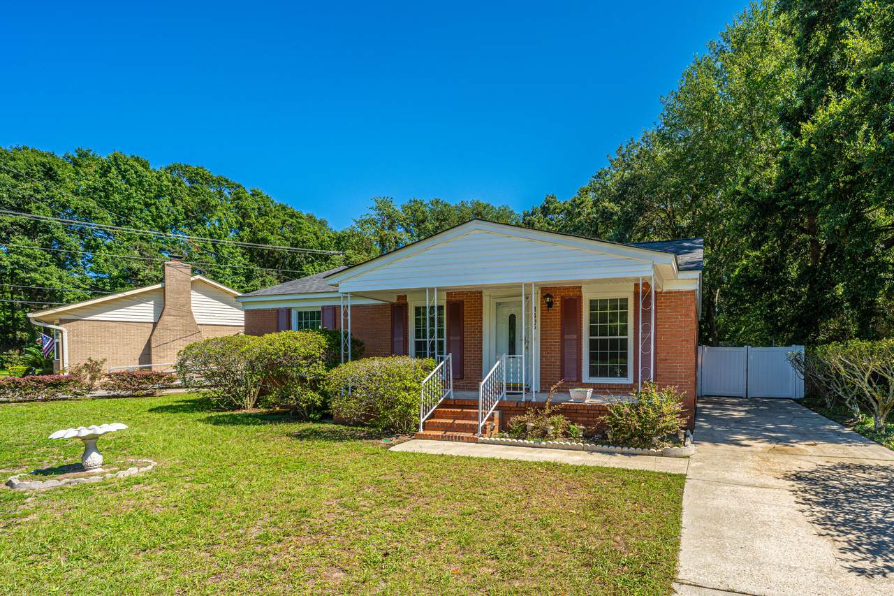1495 Woodview Lane - Photo 1