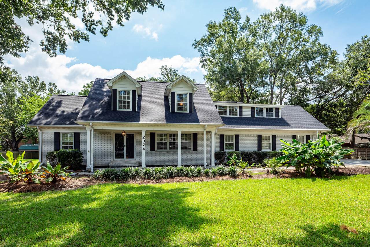2374 Erskine Avenue - Photo 1