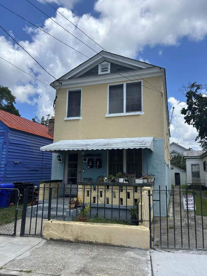 462 3/4 Race Street - Photo 1