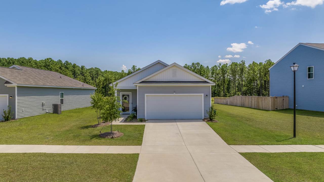 256 Phoenix Drive - Photo 1