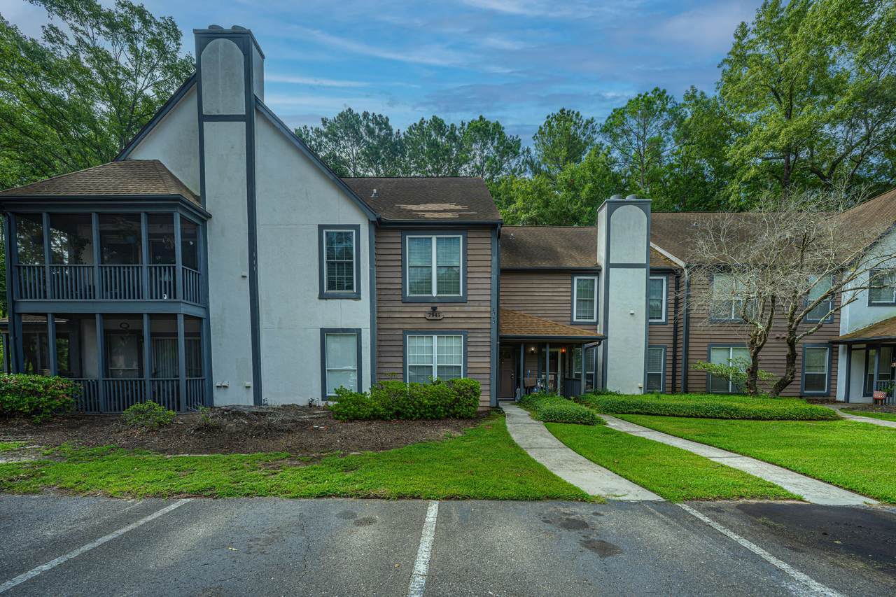 7945 Edgebrook Circle - Photo 1
