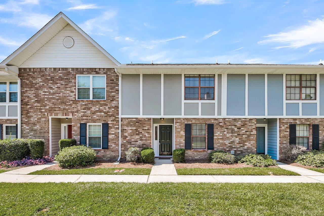 2912 Oxford Place - Photo 1