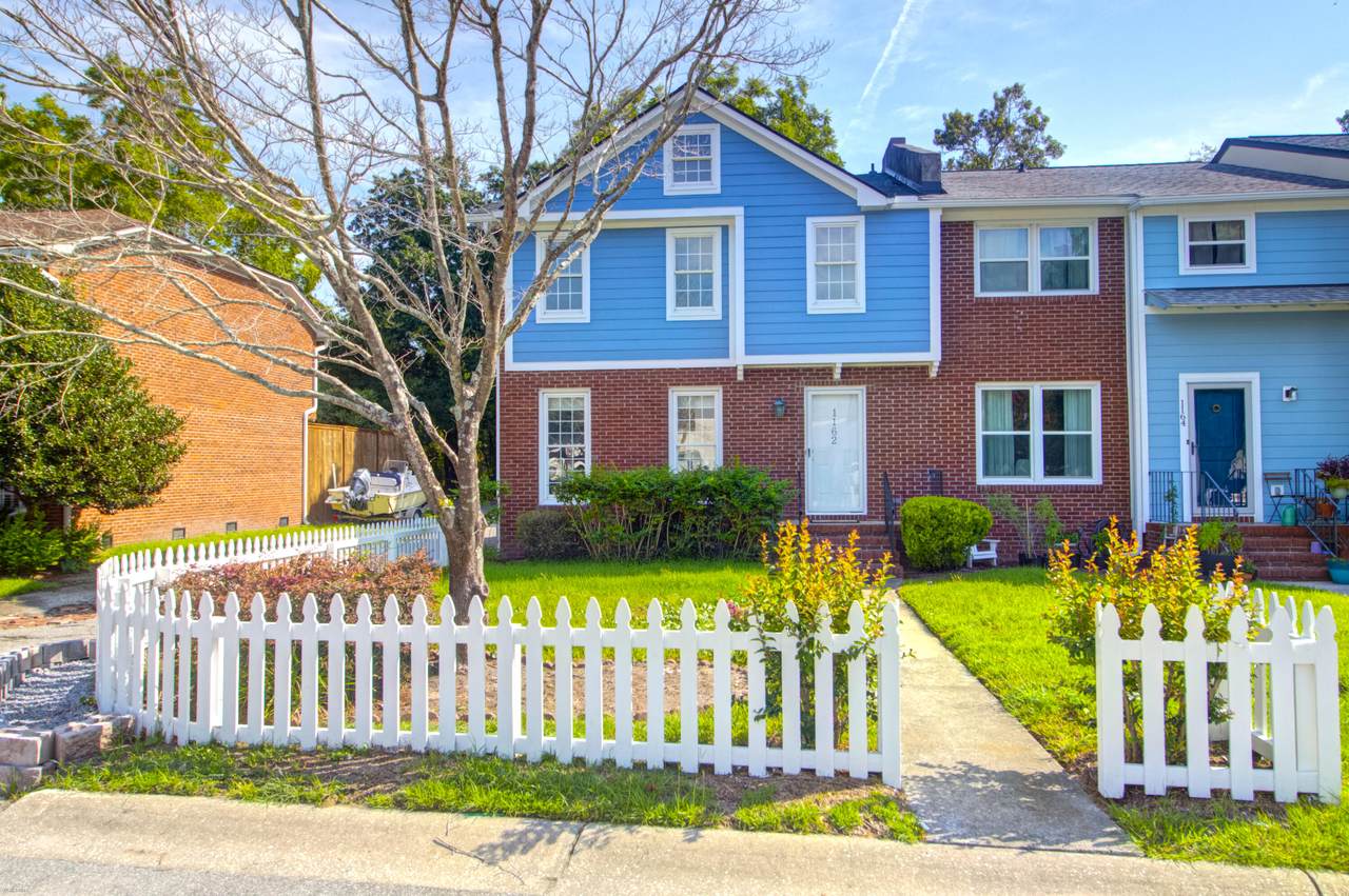 1162 Rosemead Road - Photo 1