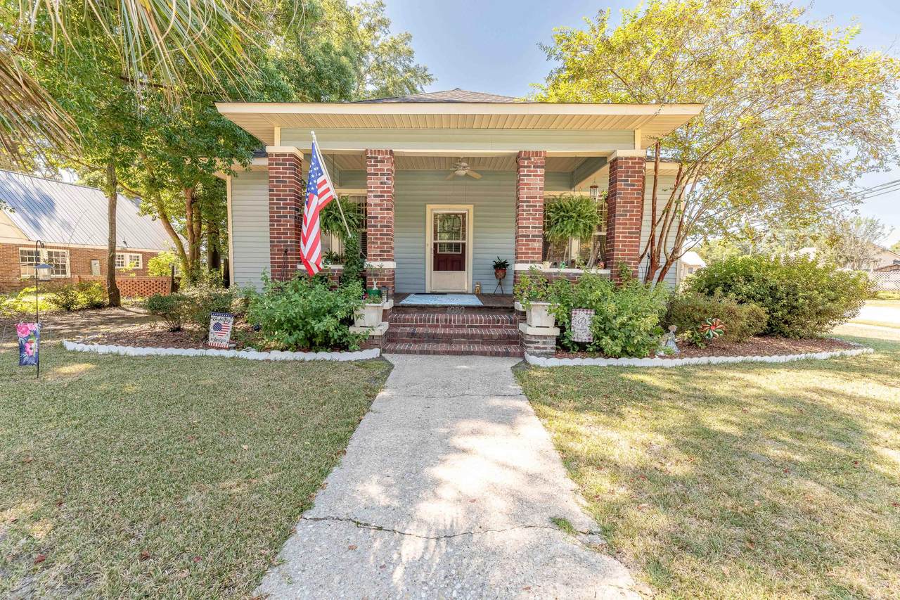 1020 North Street - Photo 1
