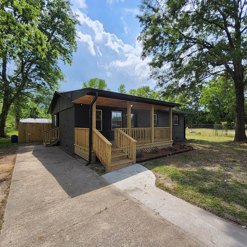 202 Huggins Street - Photo 1