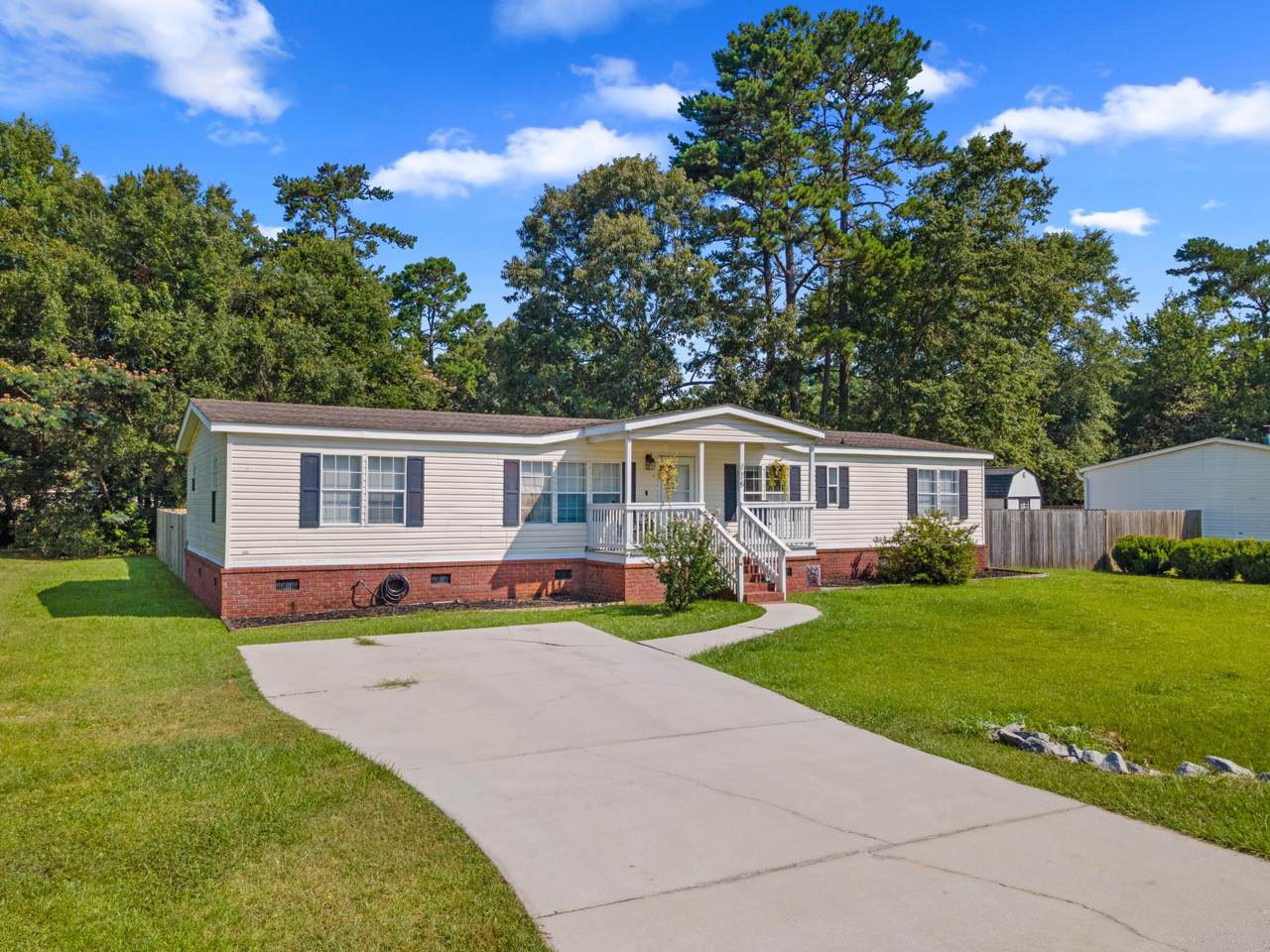 126 Fall Creek Boulevard - Photo 1