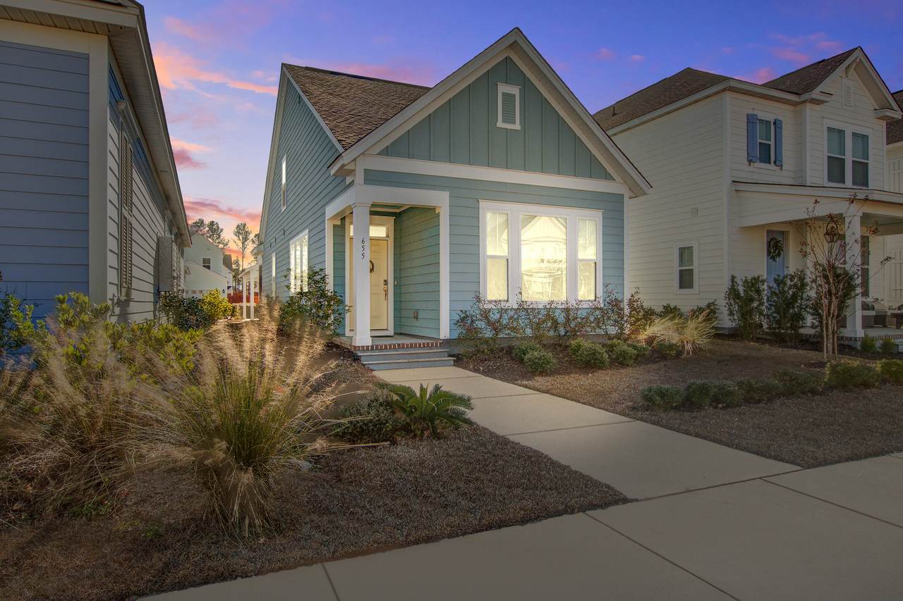 655 Blueway Avenue - Photo 1