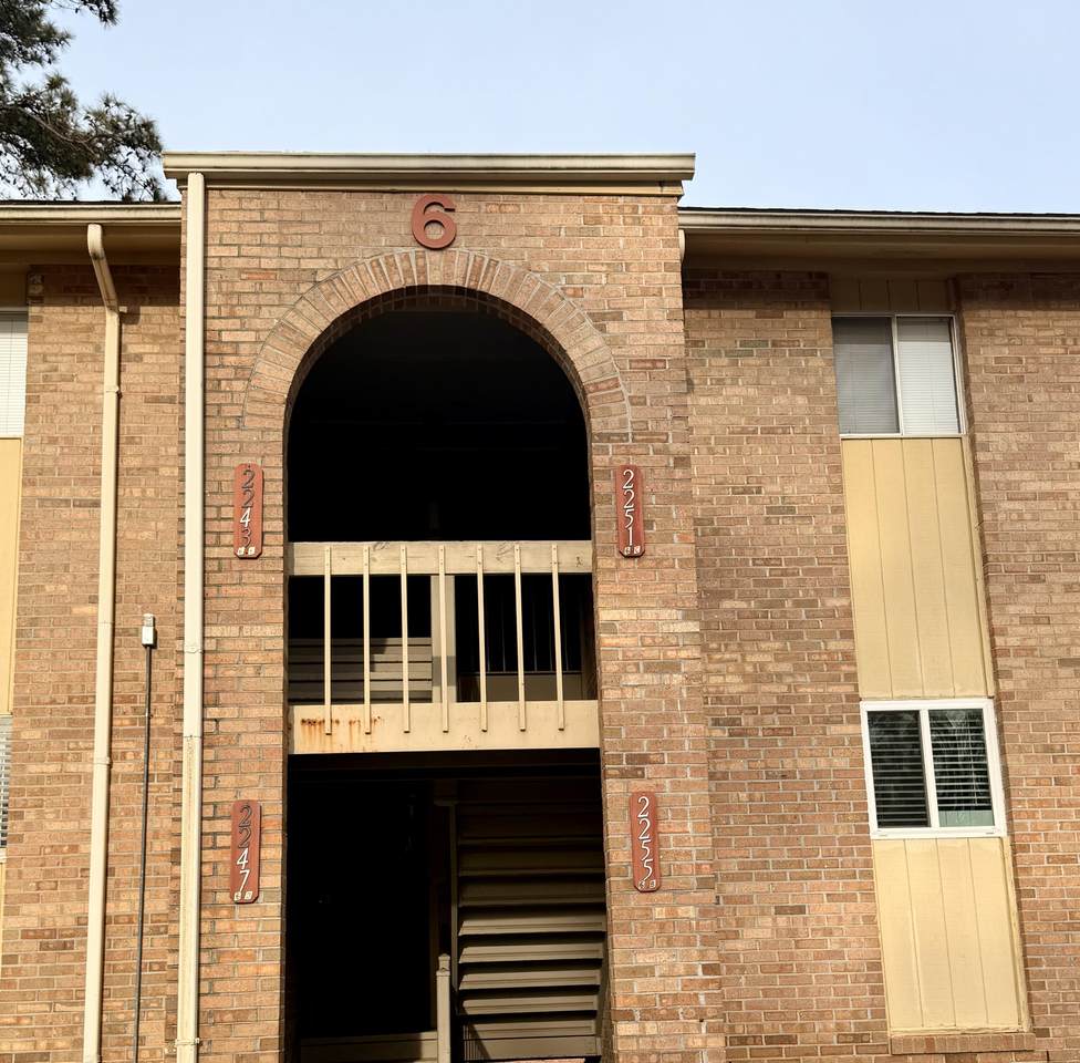 2251 Hillcrest Avenue - Photo 1