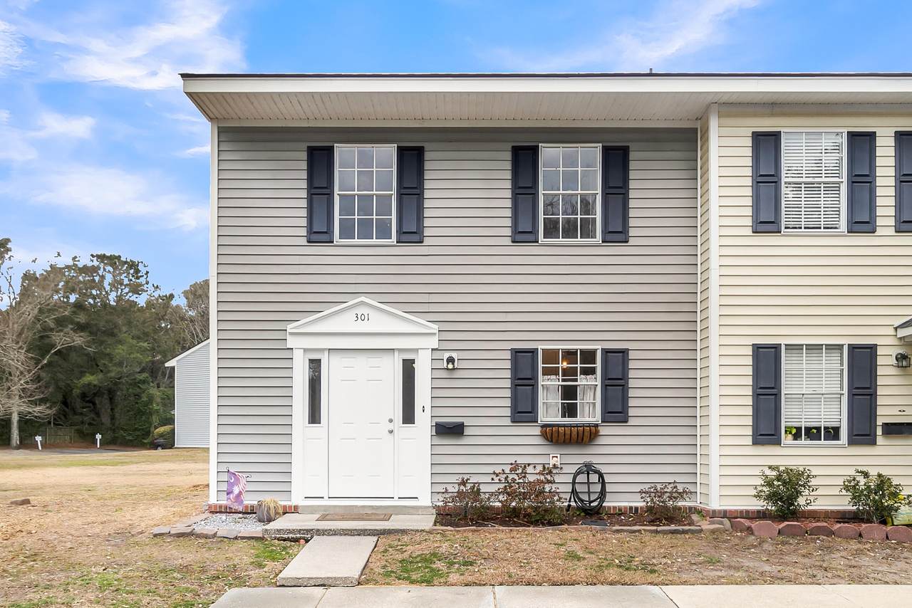 301 Lakeside Drive - Photo 1