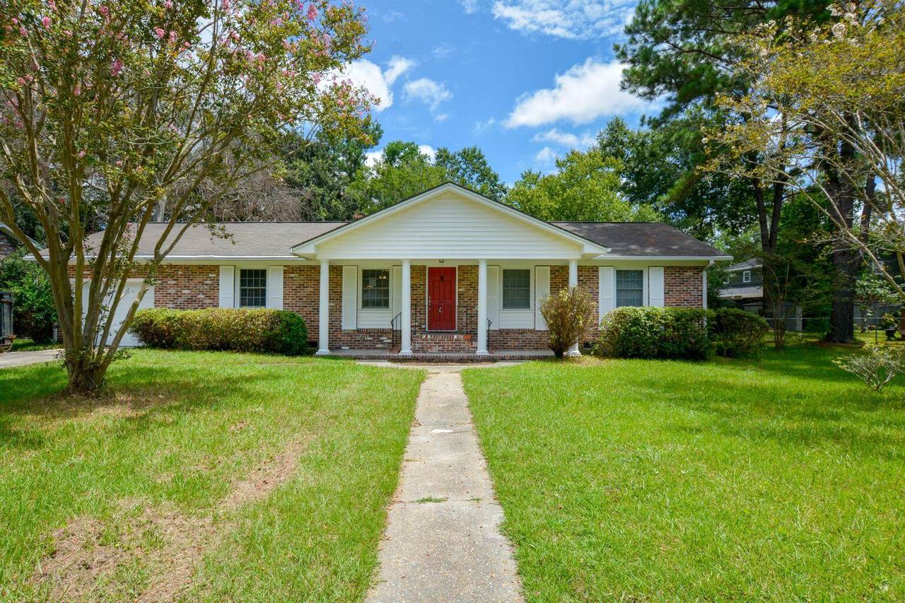 404 Rotherwood Drive - Photo 1