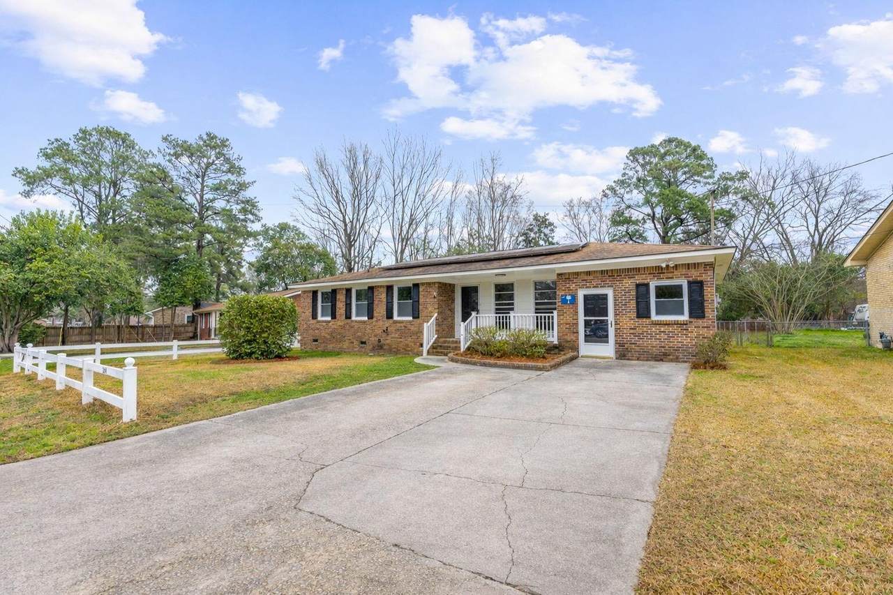 204 Falcon Drive - Photo 1