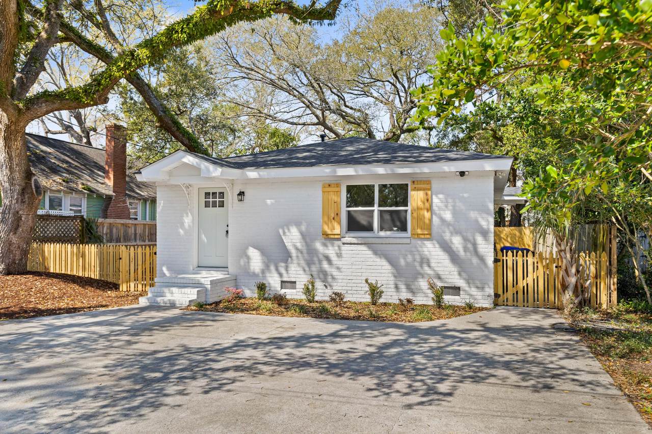 210 Live Oak Avenue - Photo 1