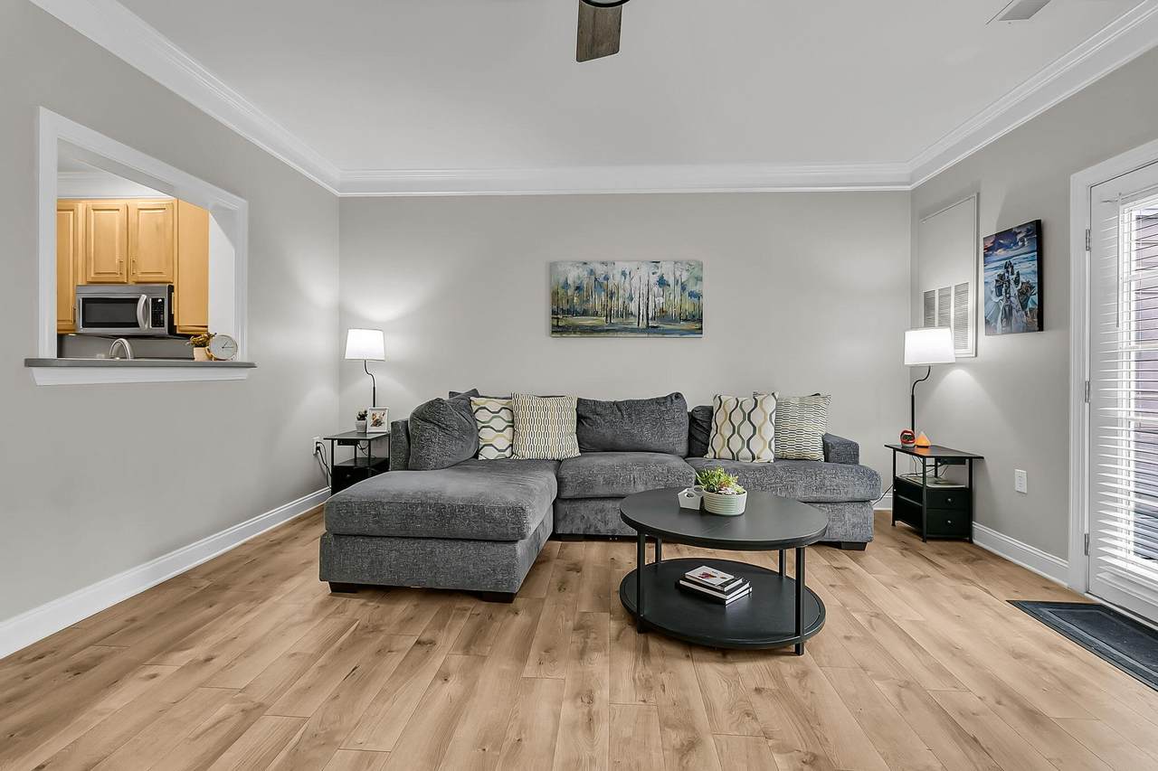945 Estates Boulevard - Photo 1