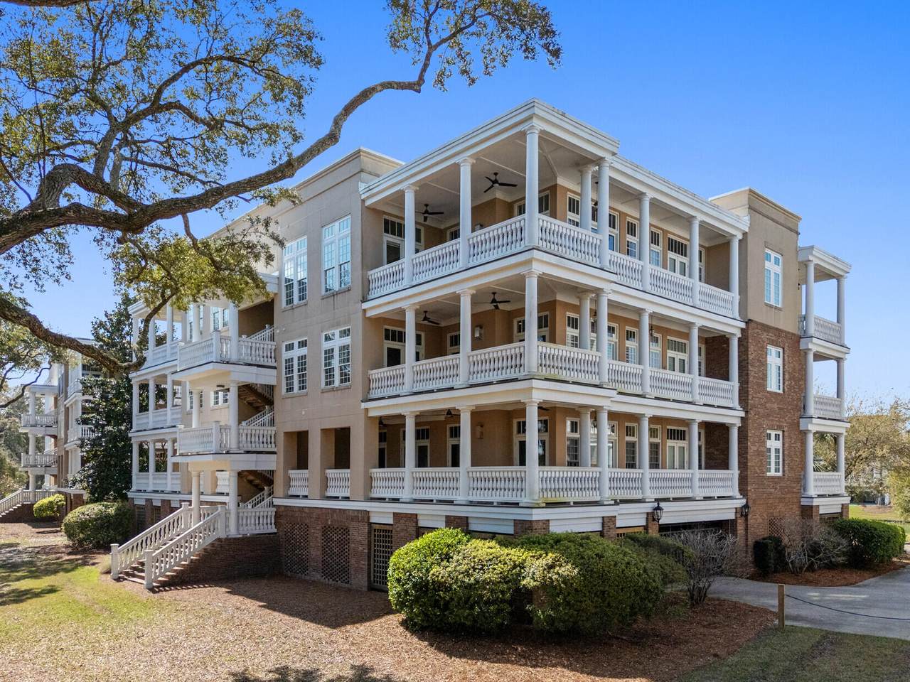 https://bt-photos.global.ssl.fastly.net/charleston/1280_boomver_1_26008522-2.jpg
