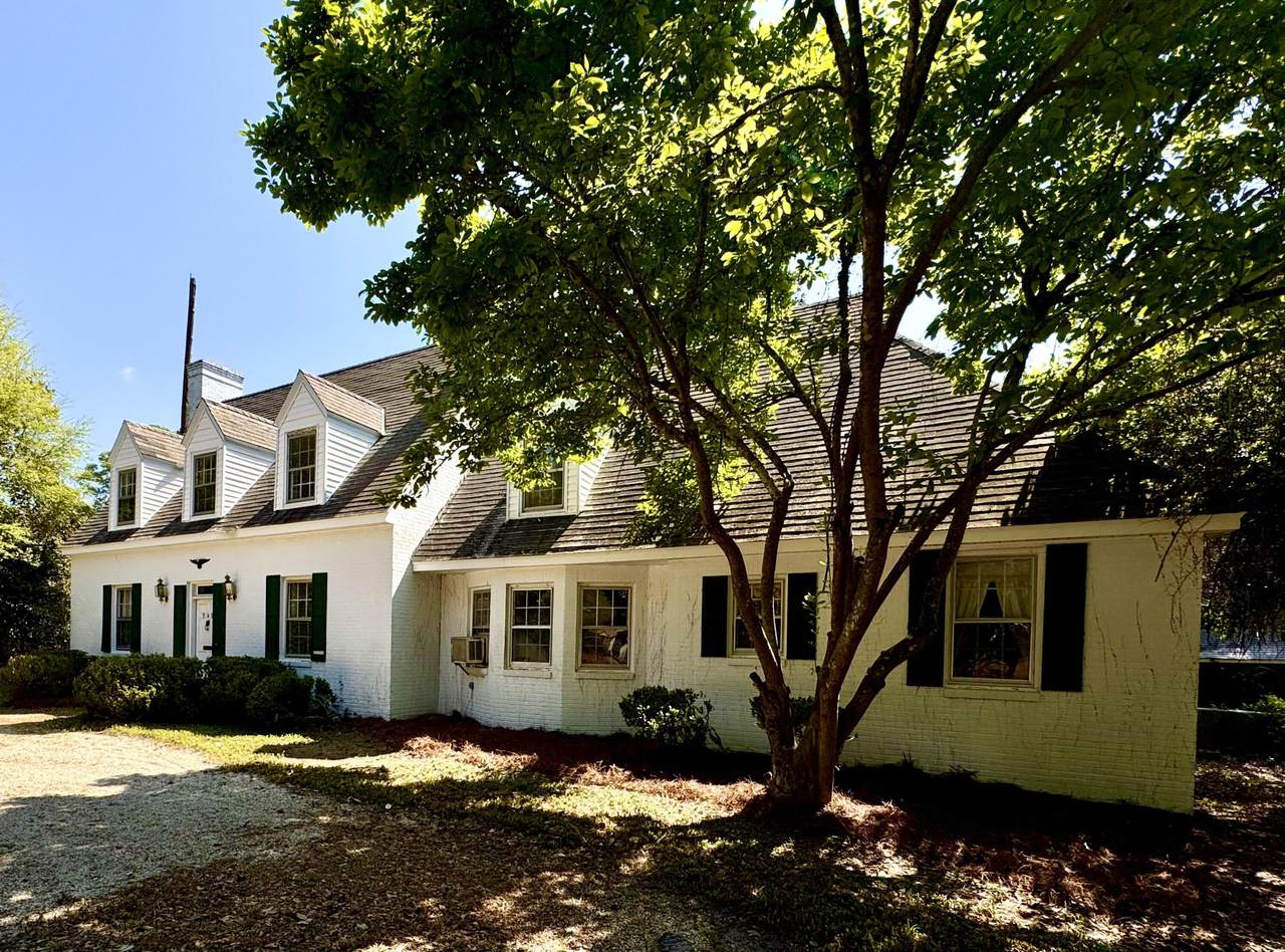 940 Ellis Avenue - Photo 1